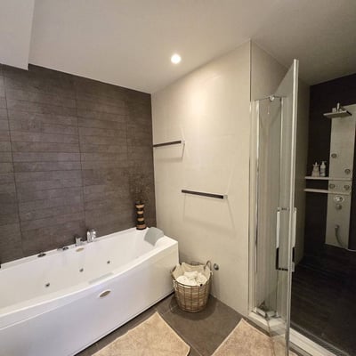 Location d’un appartement spacieux de 3 pièces, 126 m², au centre de Belgrade, Serbie